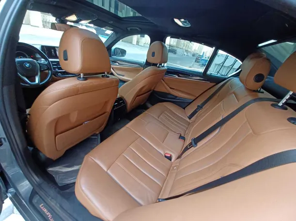 Car image 10