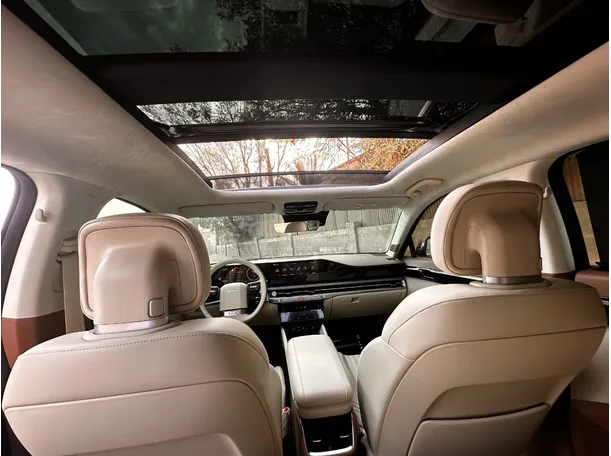 Car image 17