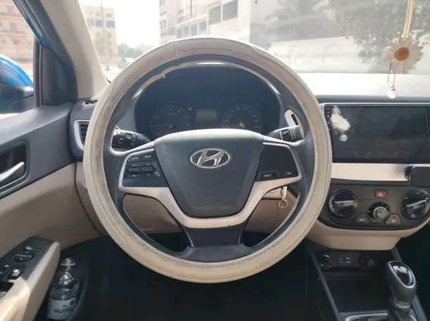 Car image 21