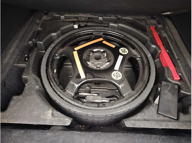 Car image 26