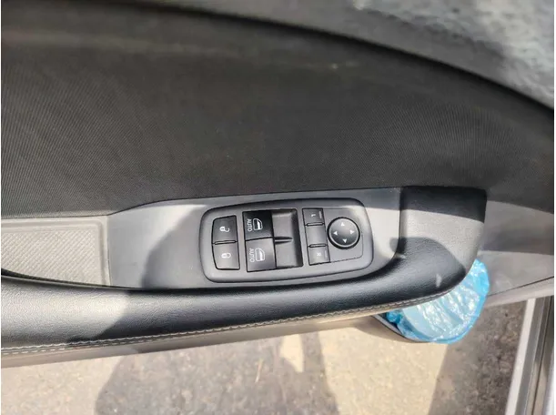 Car image 34