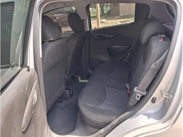 Car image 9