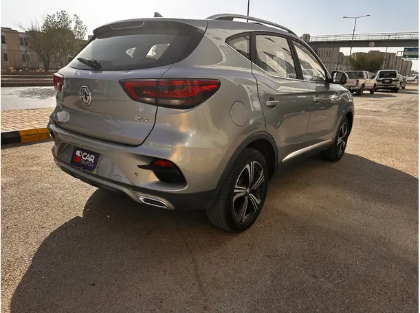 Car image 5