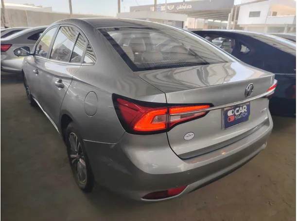 Car image 7