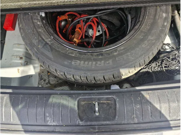 Car image 23