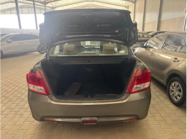 Car image 18