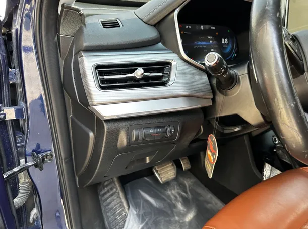 Car image 27