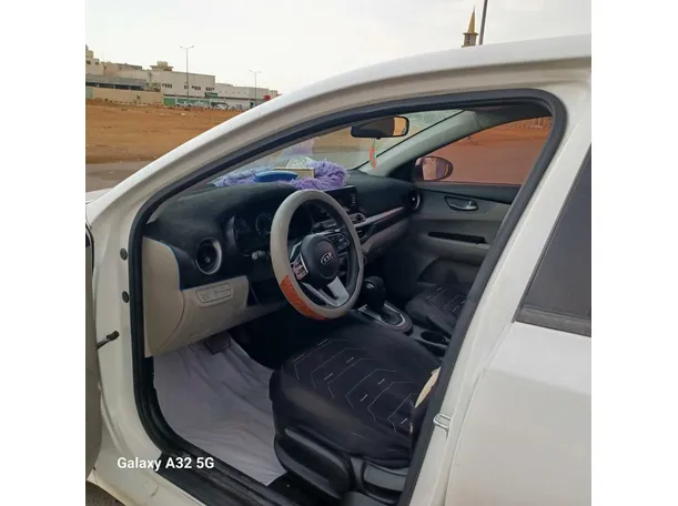 Car image 12