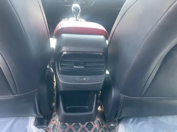 Car image 23