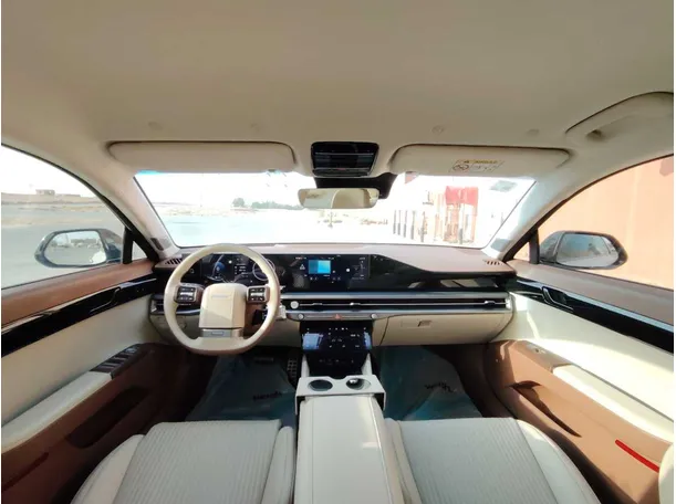 Car image 19