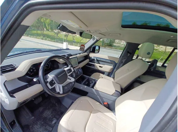 Car image 12