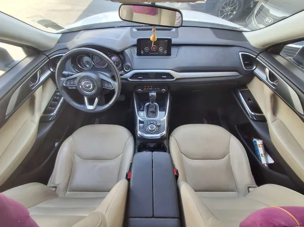 Car image 15