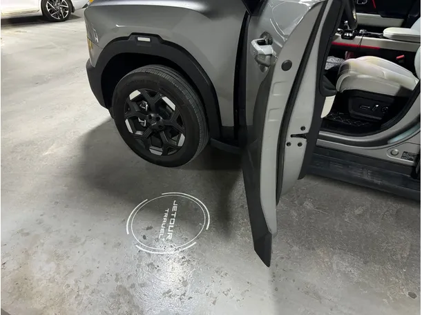 Car image 10