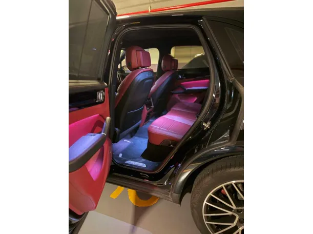 Car image 16