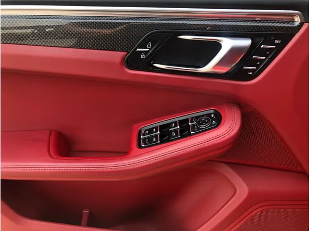 Car image 30