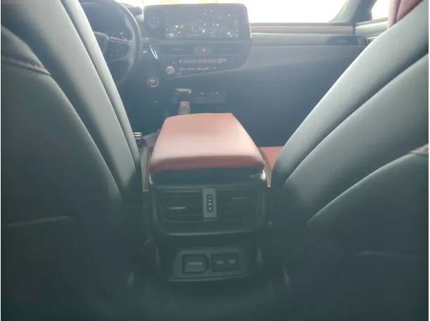 Car image 36