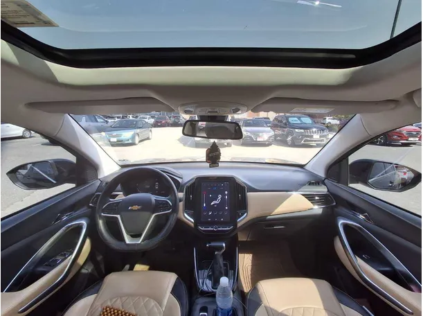 Car image 19
