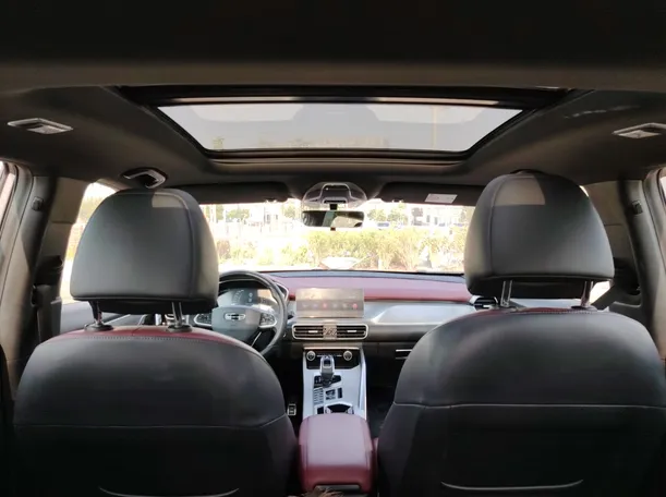 Car image 18