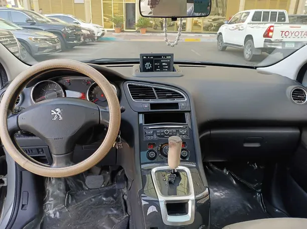 Car image 15
