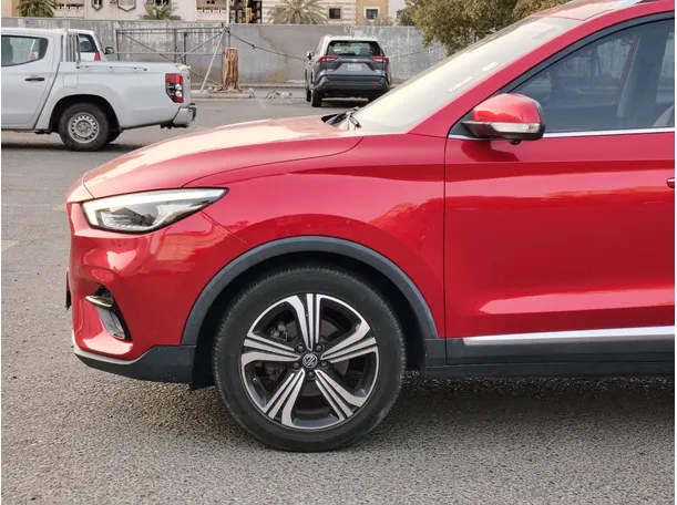 Car image 9