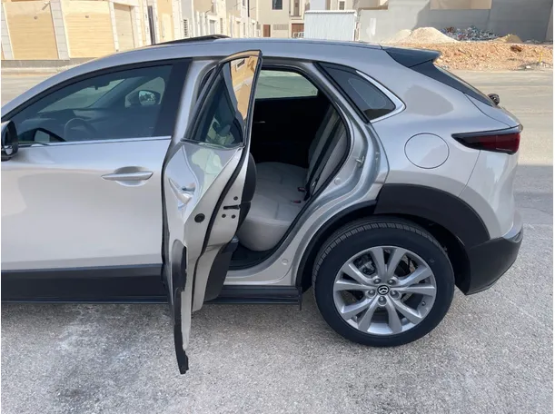 Car image 15