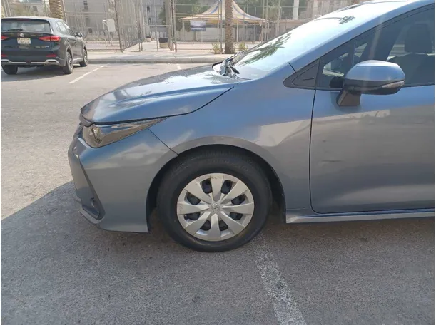 Car image 9
