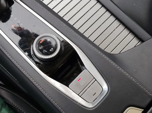 Car image 23
