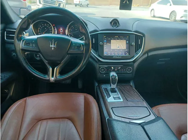 Car image 16