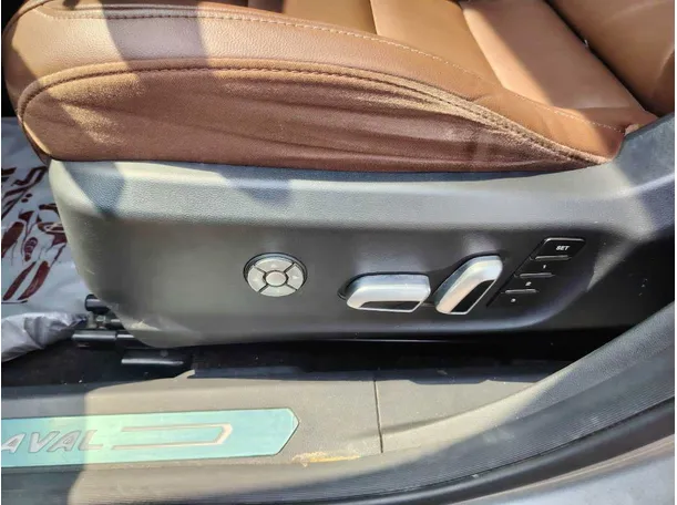 Car image 35