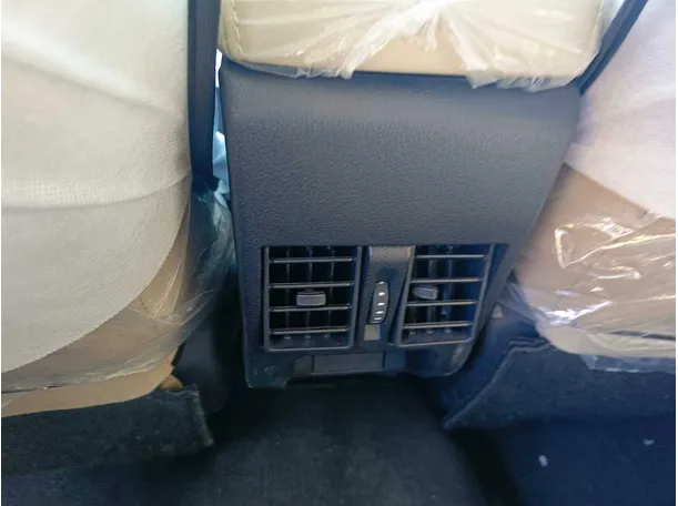 Car image 29