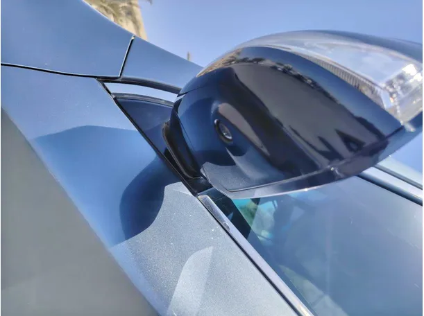 Car image 32