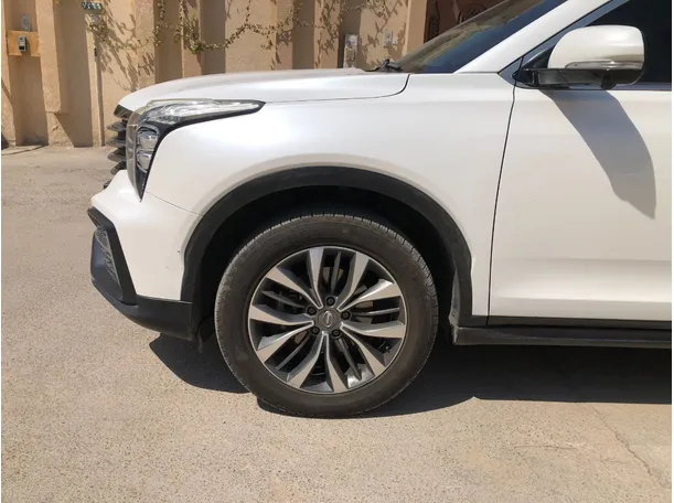 Car image 9