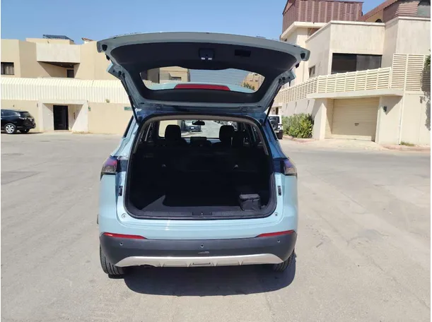 Car image 25
