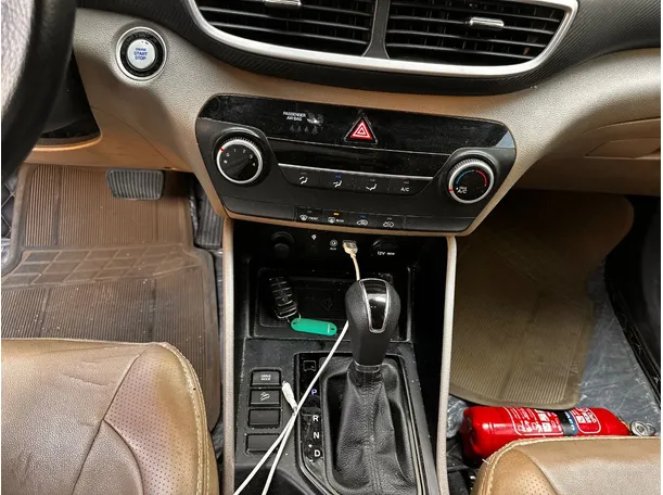 Car image 17