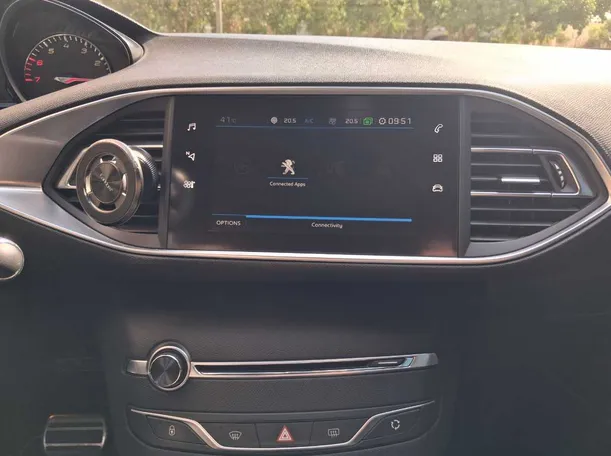 Car image 16