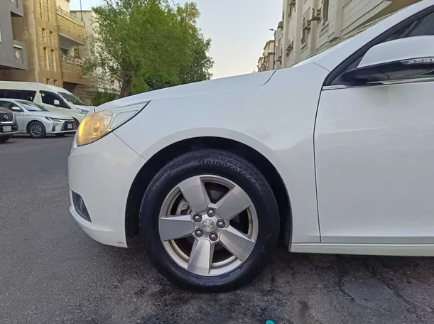 Car image 9