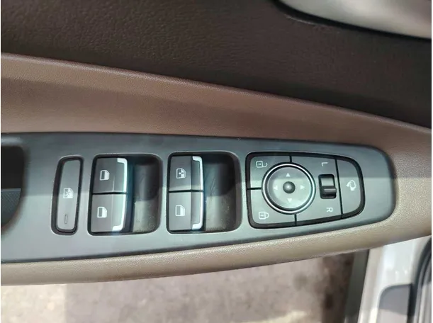 Car image 40