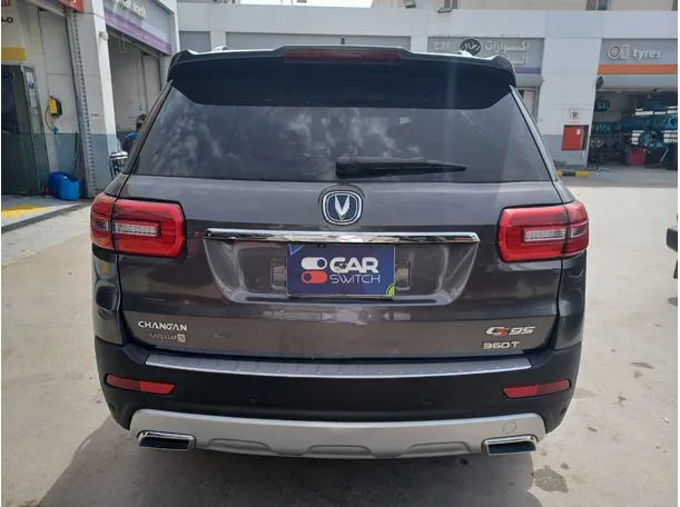 Car image 5