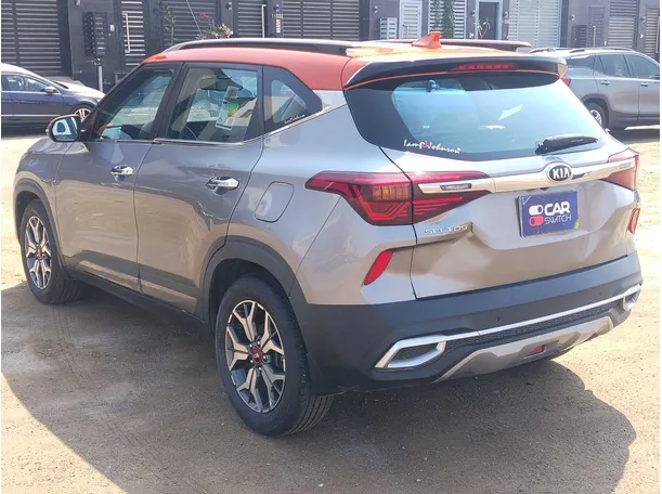 Car image 7