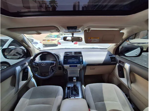 Car image 14
