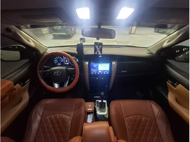 Car image 17