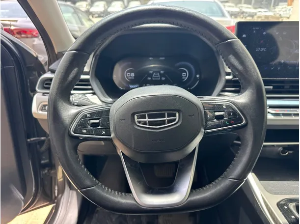 Car image 8