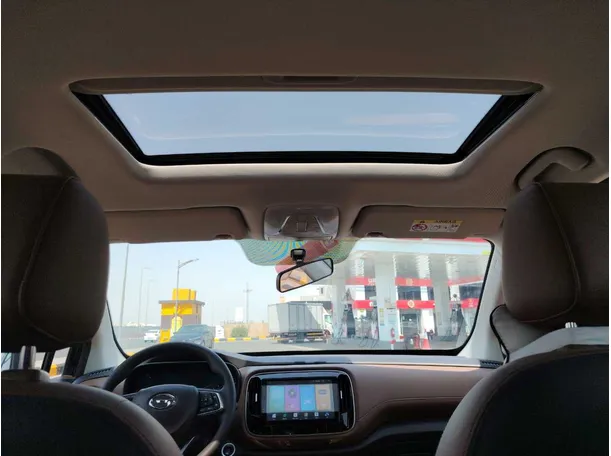 Car image 18