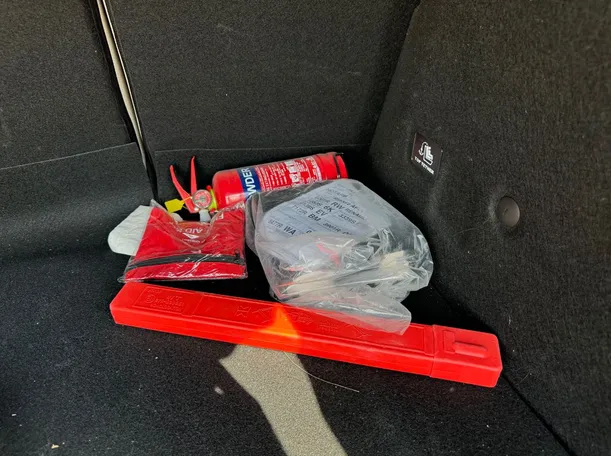 Car image 24