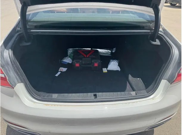 Car image 19