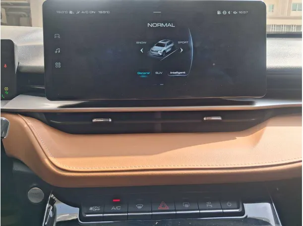Car image 15
