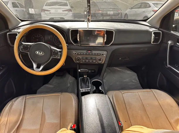 Car image 16