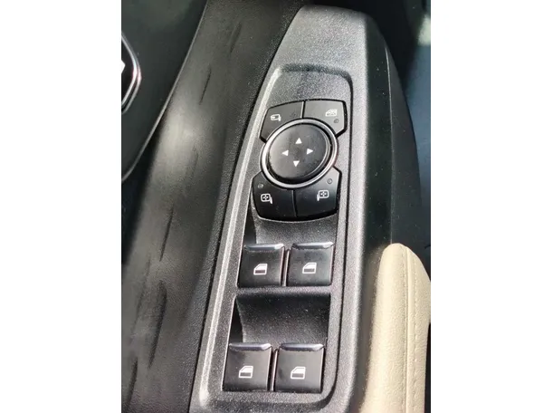 Car image 33
