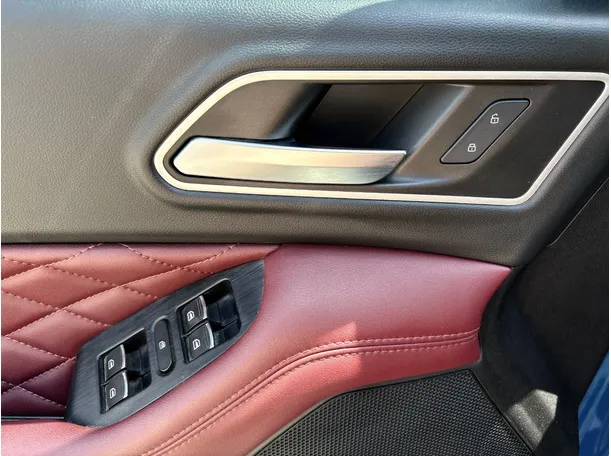 Car image 24