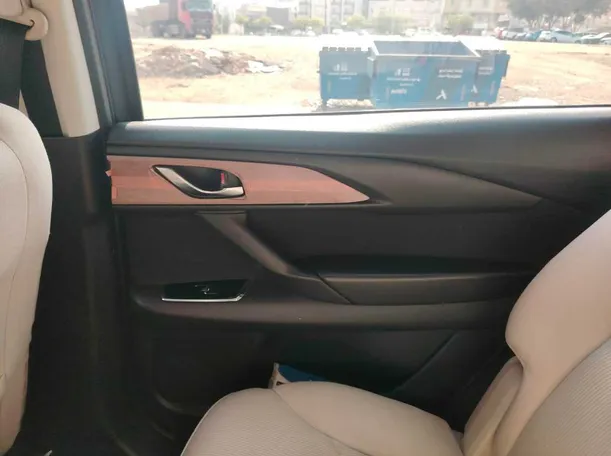 Car image 37